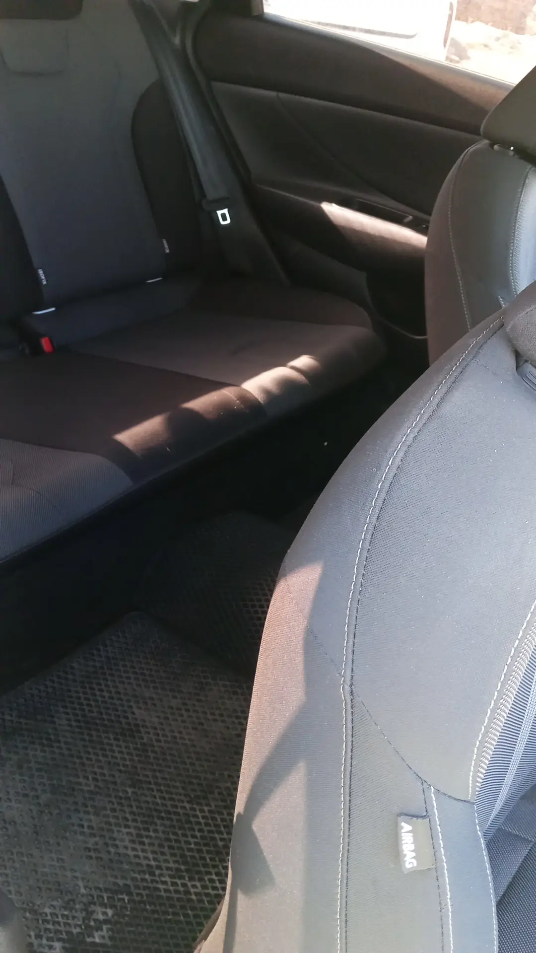Hyundai Elantra — фото 10