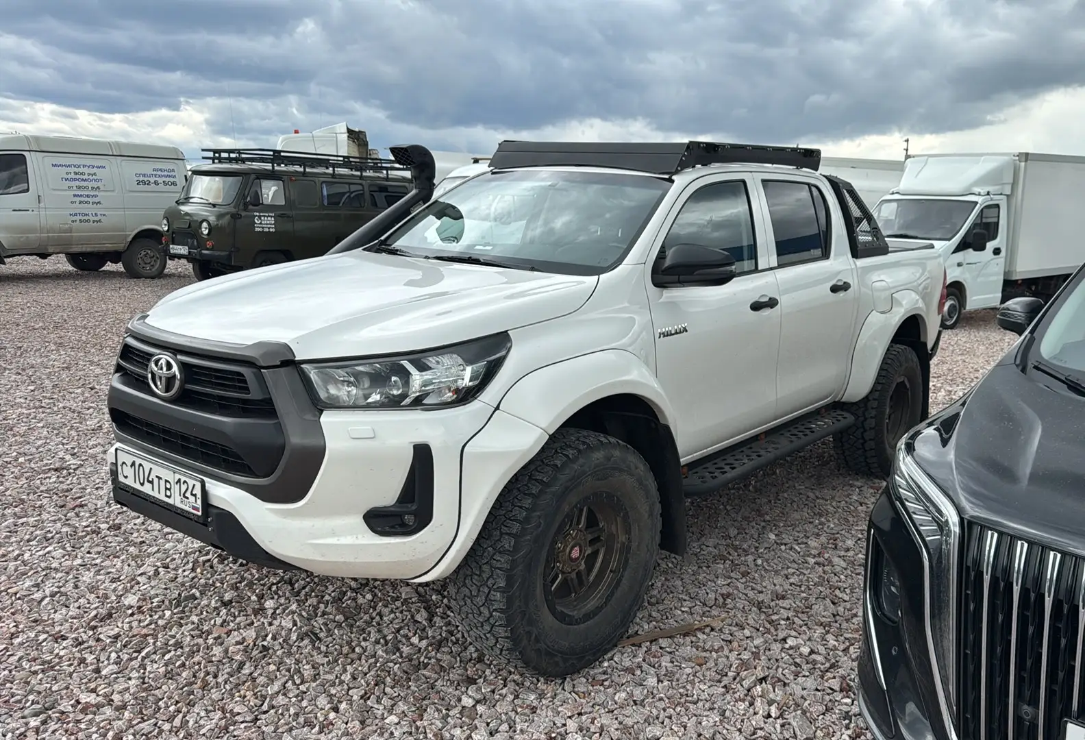 Toyota Hilux — фото 1