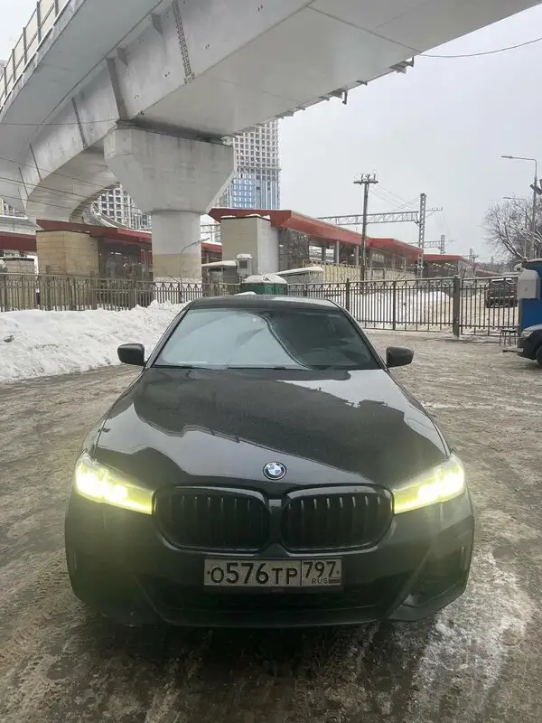 BMW 5-SERIES 520d xDrive Sedan — фото 1