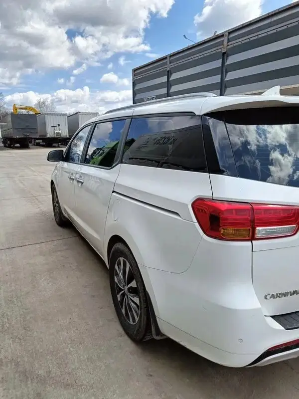 KIA Carnival Luxe 2.2 CRDI 8AT — фото 6