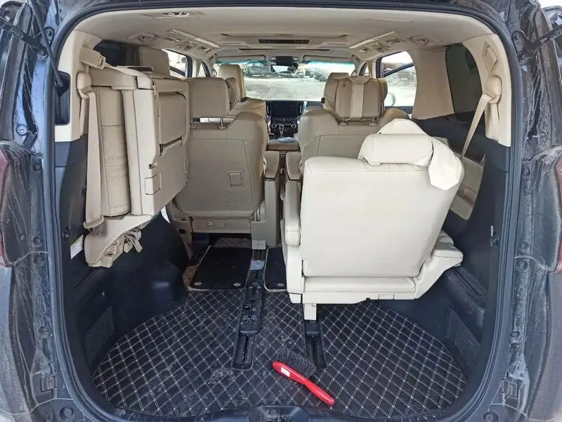 Toyota Alphard — фото 10