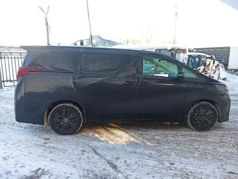 Toyota Alphard — фото 3