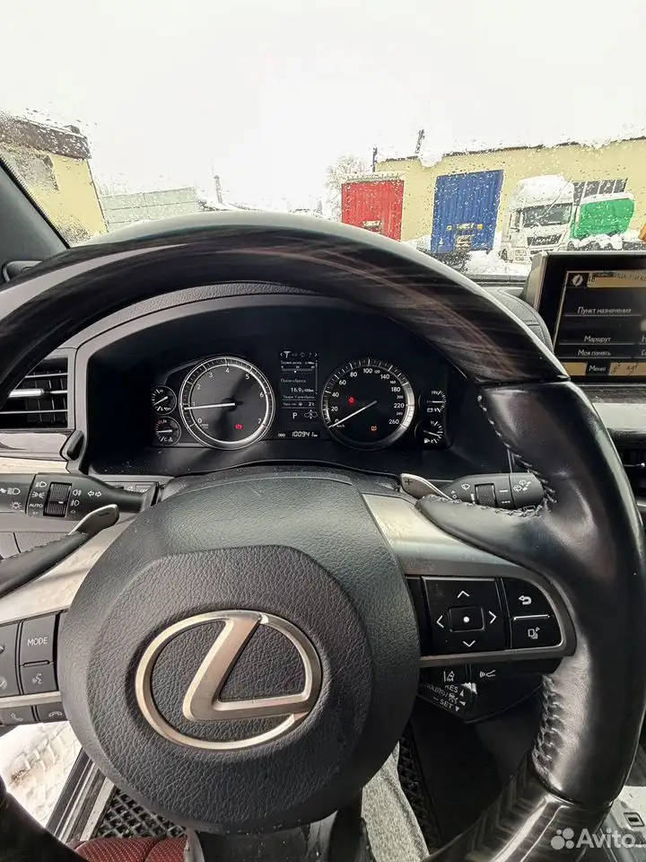 Lexus LX — фото 45