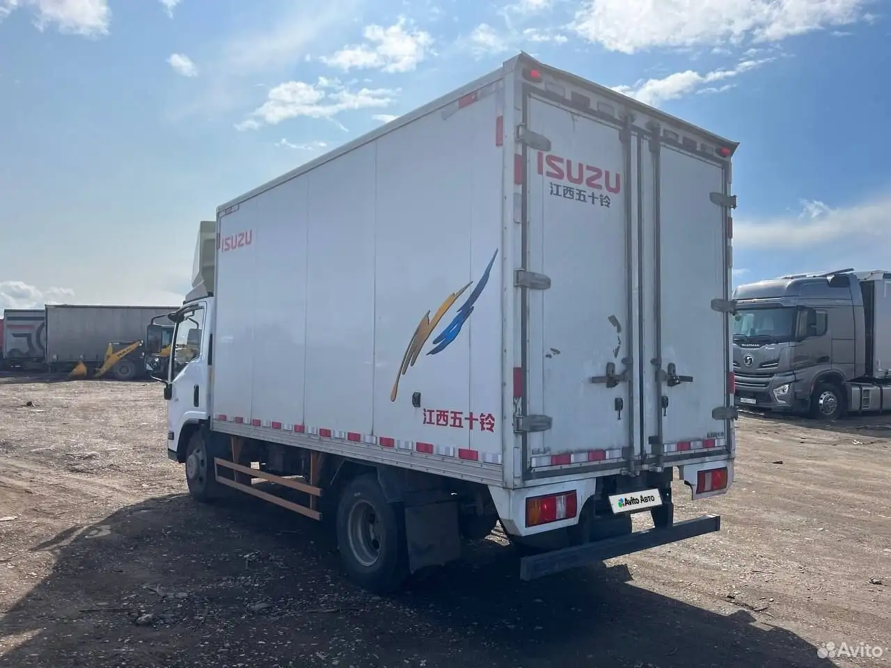Isuzu Elf — фото 4