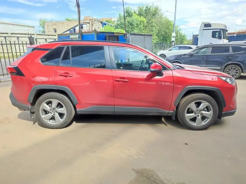 Toyota RAV4 — фото 3