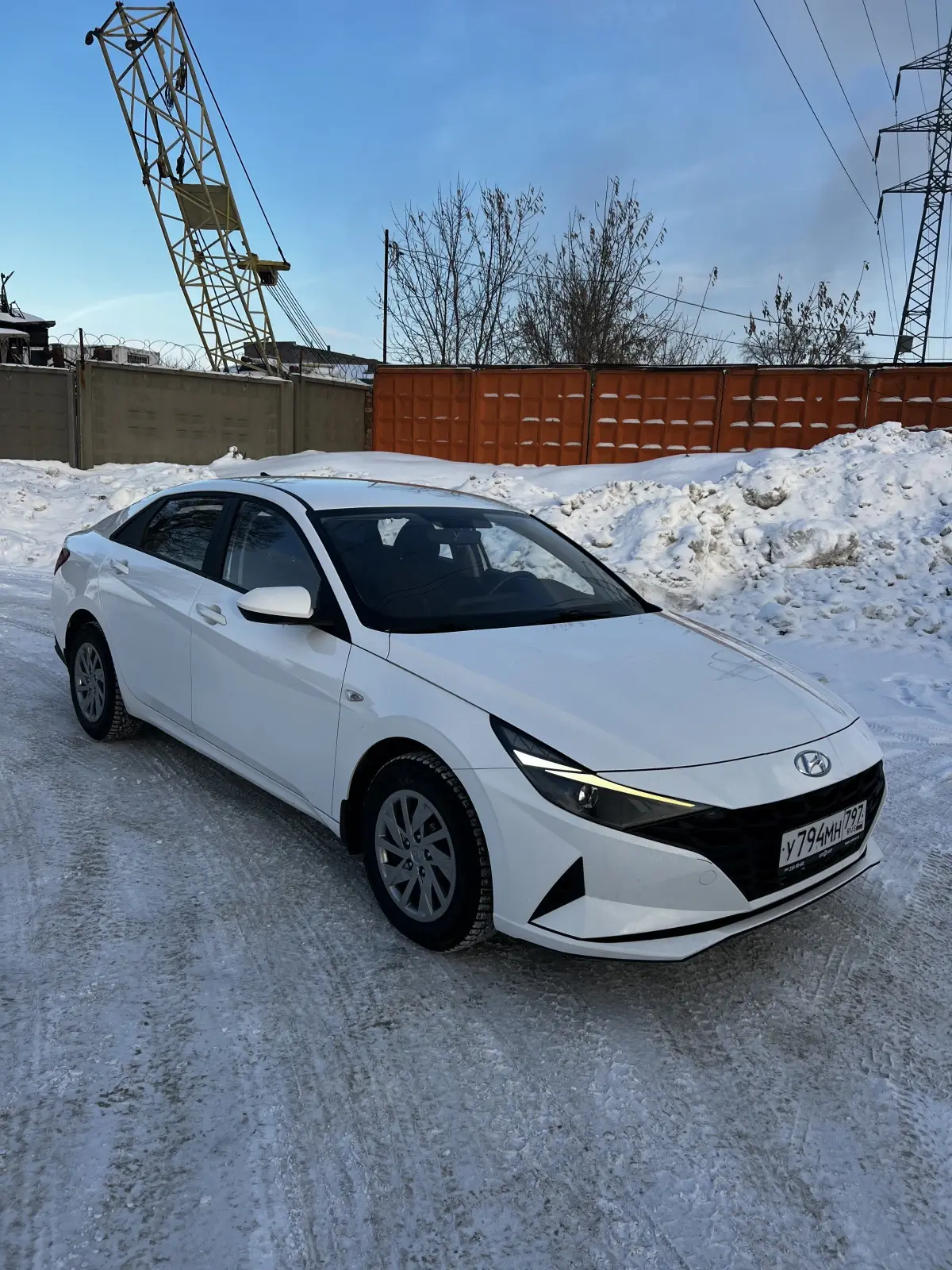 Hyundai Elantra — фото 1