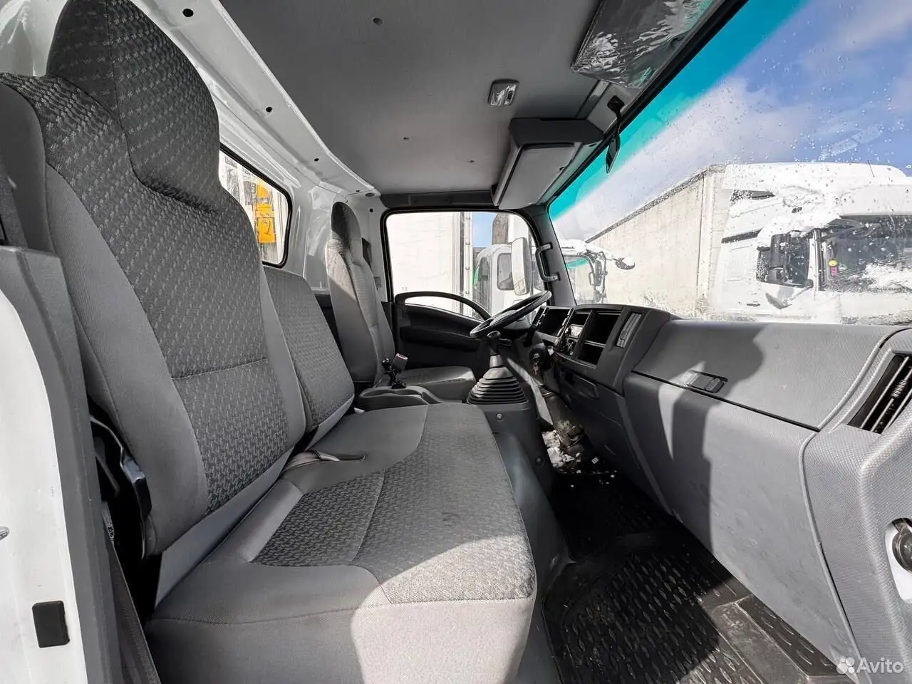 Isuzu Elf — фото 8