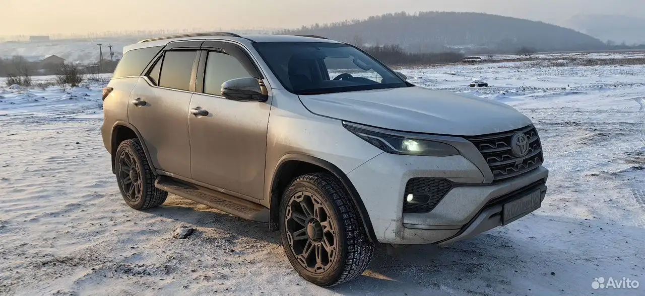 Toyota Fortuner — фото 2