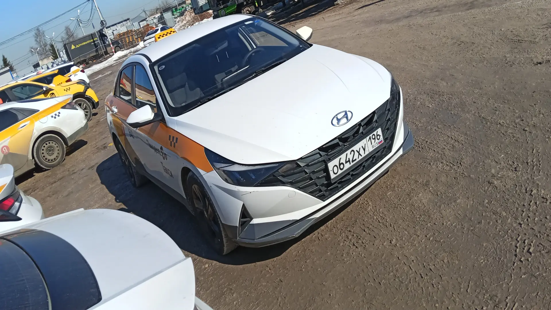 Hyundai Elantra — фото 3