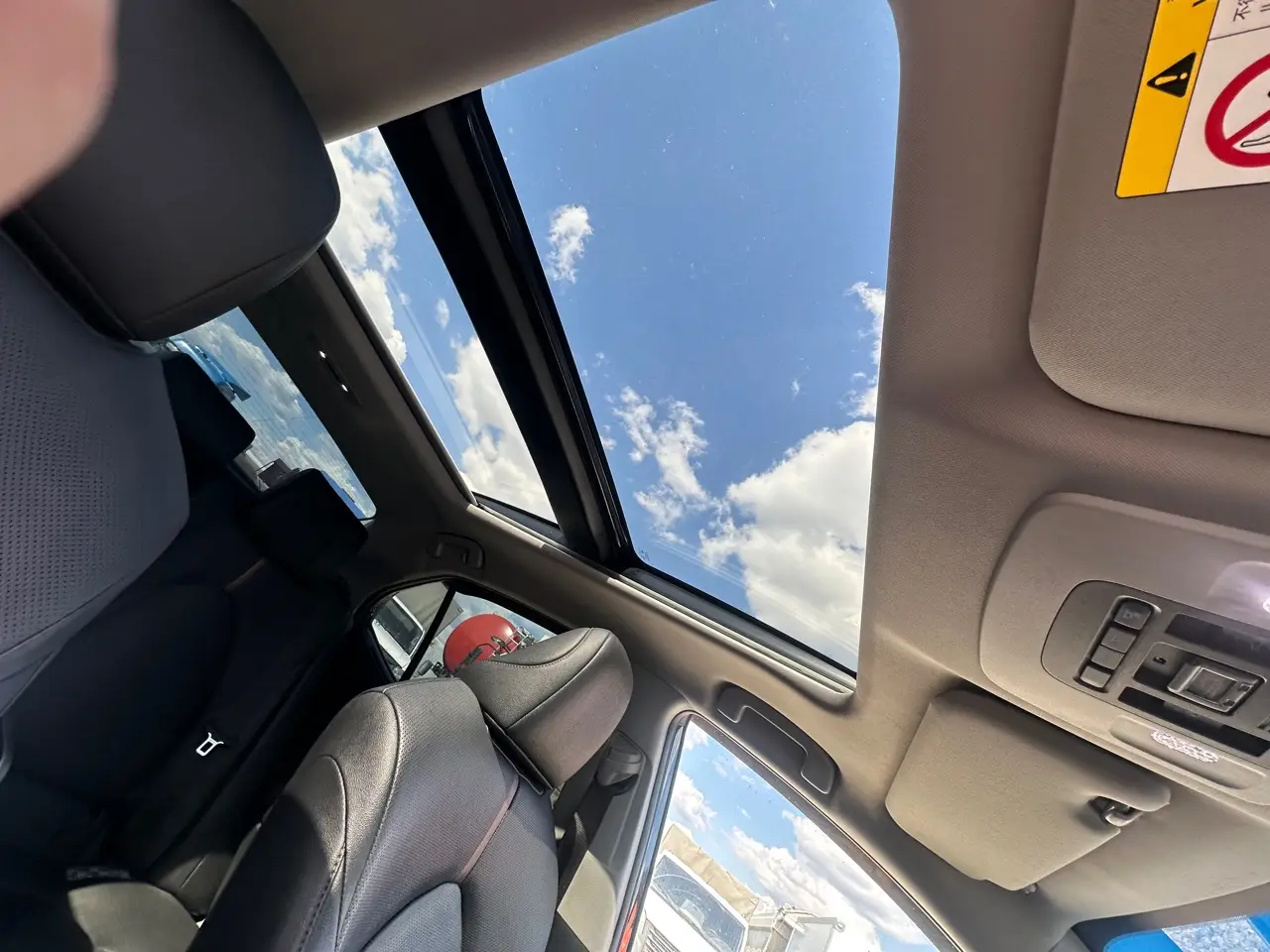 Toyota Camry — фото 13