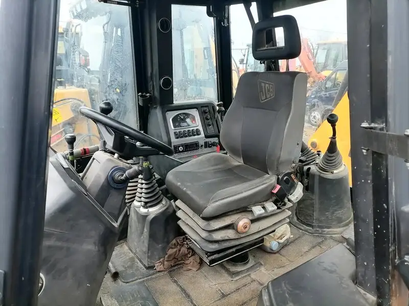 JCB 3CX — фото 6